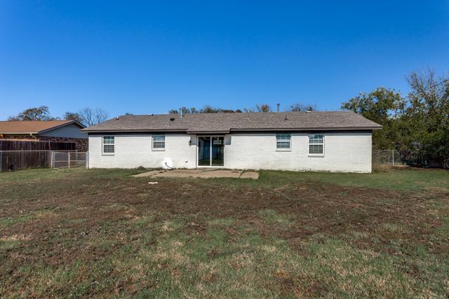 809 Michelle Drive, Everman, TX 76140