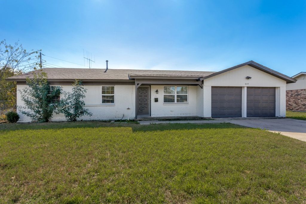 809 Michelle Drive, Everman, TX 76140