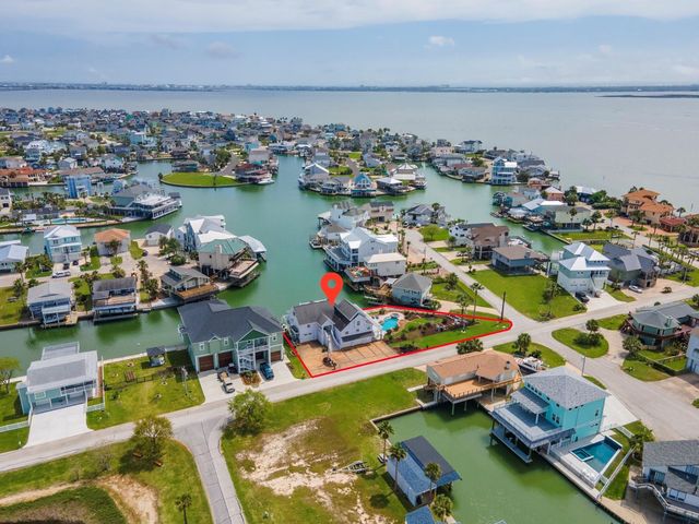 208 Coconut Street, Tiki Island, TX 77554