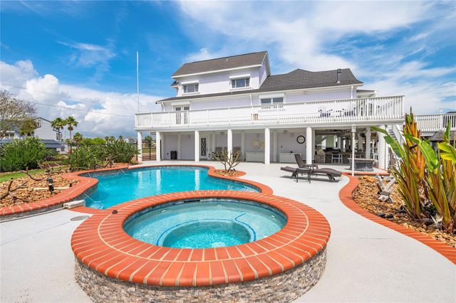 208 Coconut Street, Tiki Island, TX 77554