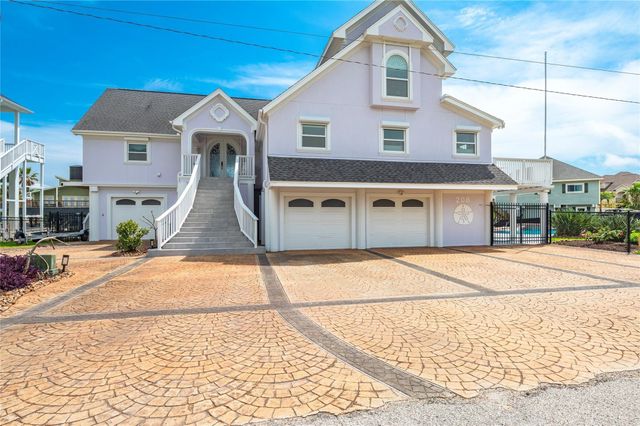 208 Coconut Street, Tiki Island, TX 77554