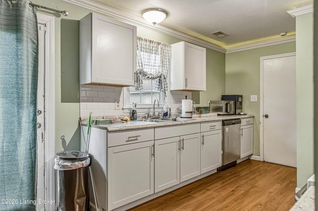 9604 Shoshone Way, Louisville, KY 40258