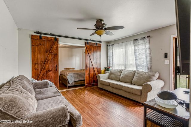 9604 Shoshone Way, Louisville, KY 40258