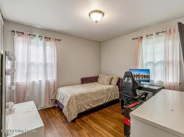 9604 Shoshone Way, Louisville, KY 40258