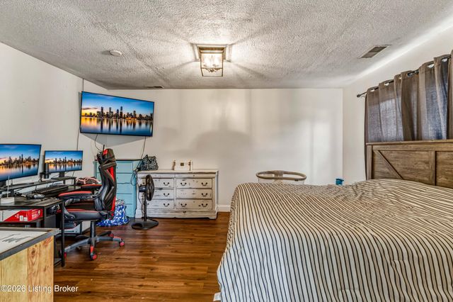 9604 Shoshone Way, Louisville, KY 40258