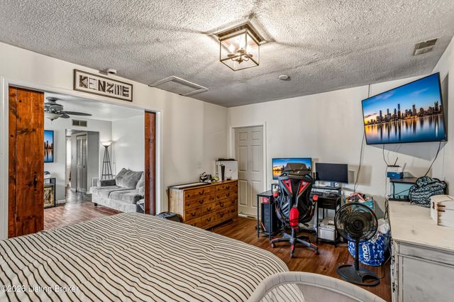 9604 Shoshone Way, Louisville, KY 40258