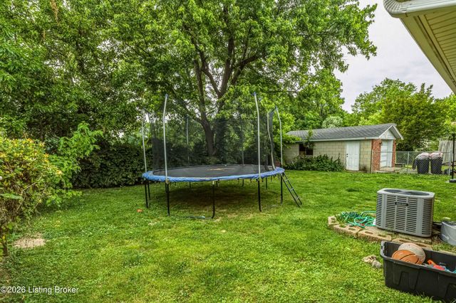 9604 Shoshone Way, Louisville, KY 40258