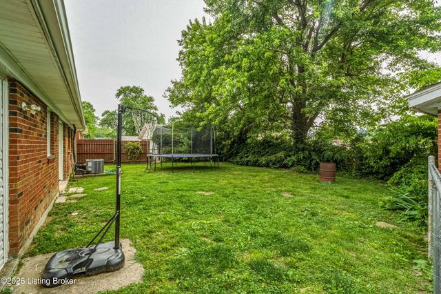9604 Shoshone Way, Louisville, KY 40258
