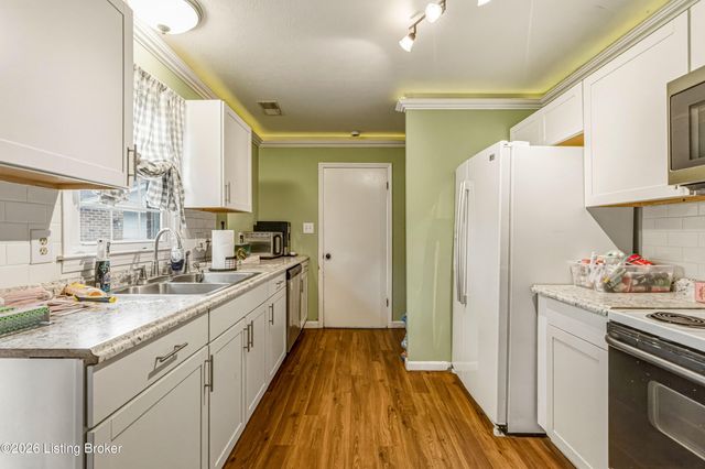 9604 Shoshone Way, Louisville, KY 40258