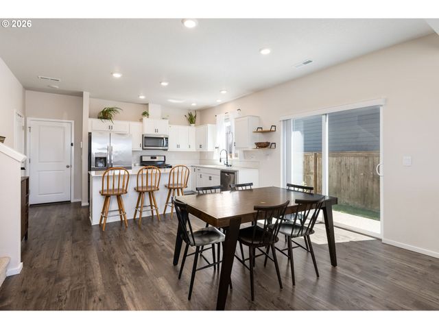 520 STUBB Rd, Woodburn, OR 97071