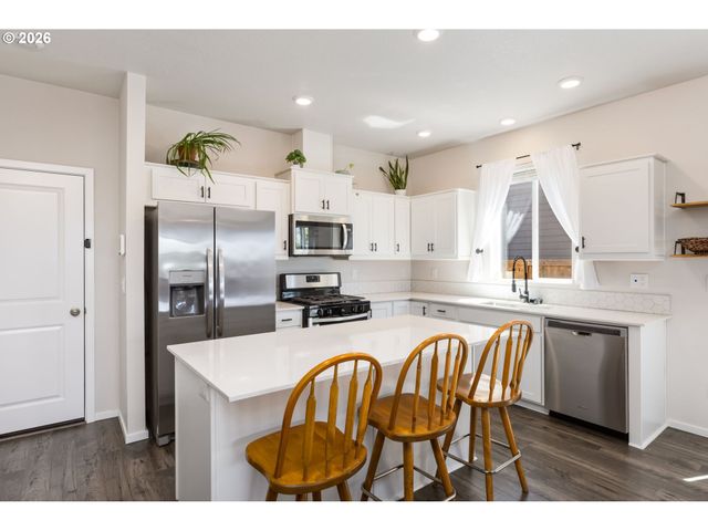 520 STUBB Rd, Woodburn, OR 97071