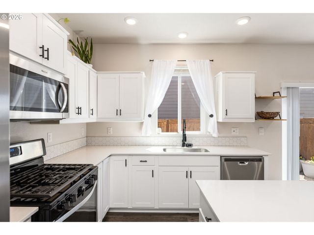 520 STUBB Rd, Woodburn, OR 97071