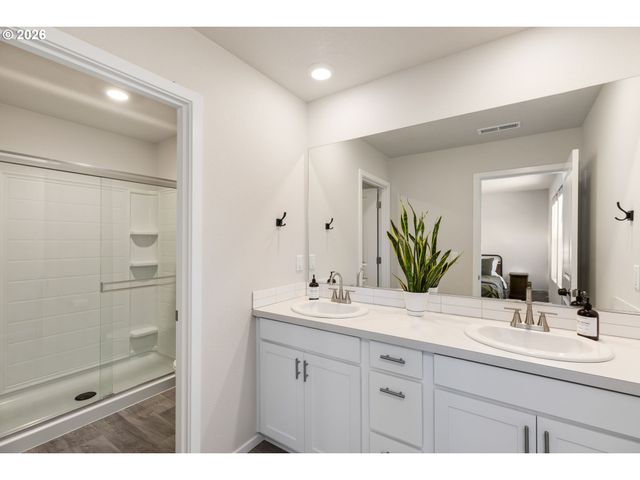 520 STUBB Rd, Woodburn, OR 97071