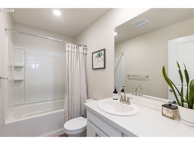 520 STUBB Rd, Woodburn, OR 97071