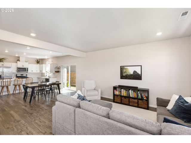 520 STUBB Rd, Woodburn, OR 97071