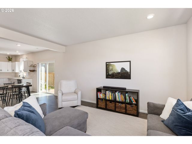 520 STUBB Rd, Woodburn, OR 97071