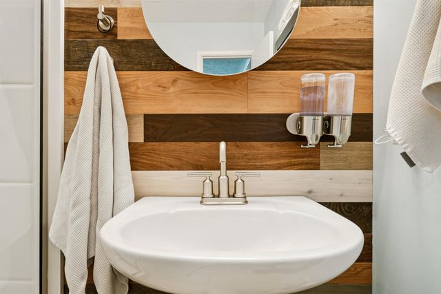 341 N Colonial Pl, Wichita, KS 67206