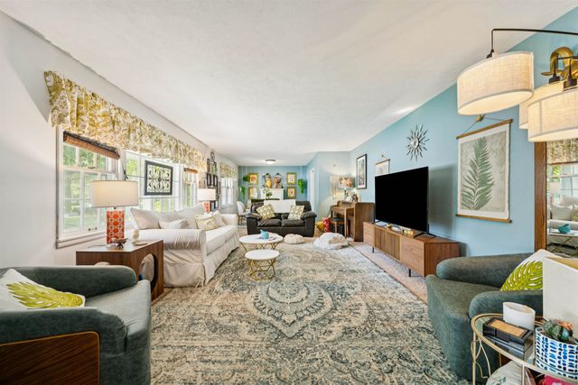 341 N Colonial Pl, Wichita, KS 67206