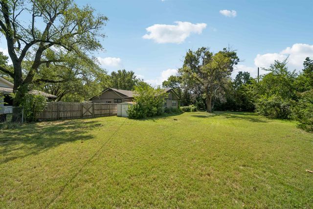 341 N Colonial Pl, Wichita, KS 67206