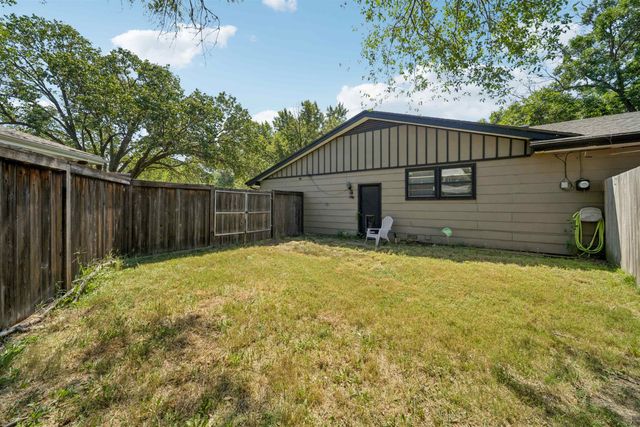 341 N Colonial Pl, Wichita, KS 67206