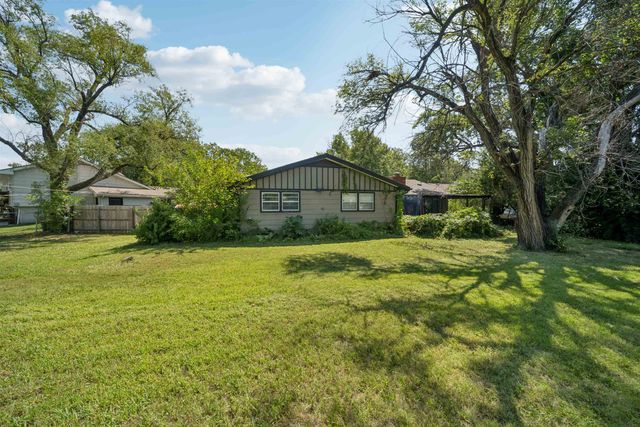 341 N Colonial Pl, Wichita, KS 67206