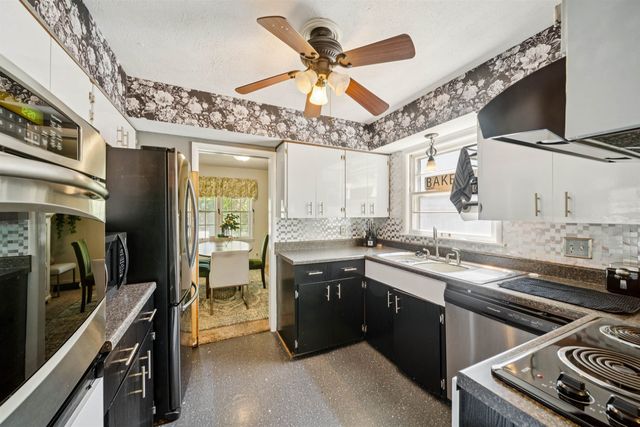 341 N Colonial Pl, Wichita, KS 67206