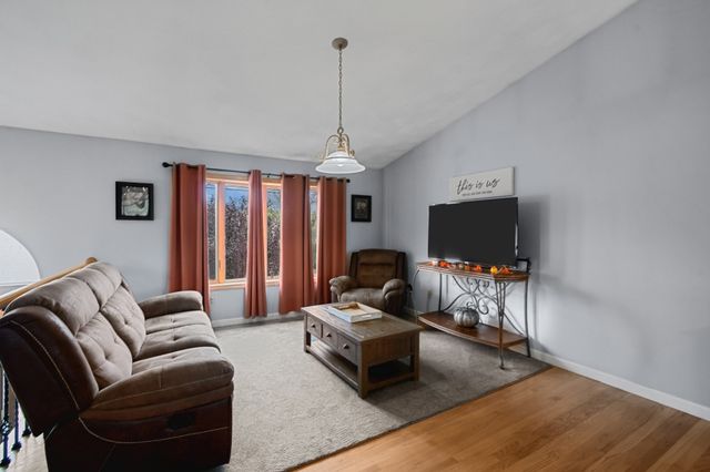 52 Family Dr, Fall River, MA 02721