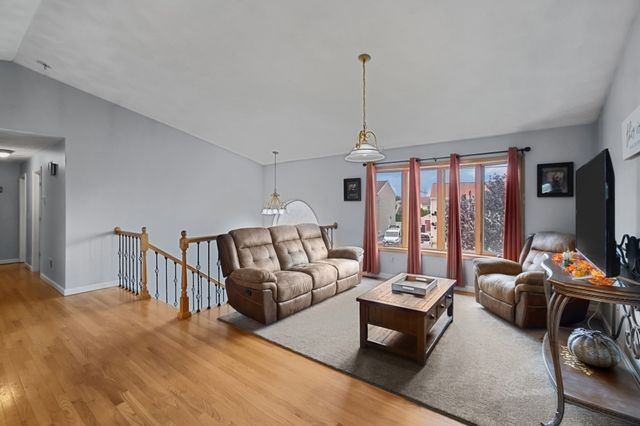 52 Family Dr, Fall River, MA 02721