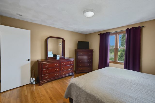 52 Family Dr, Fall River, MA 02721