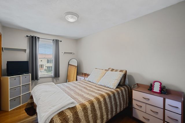 52 Family Dr, Fall River, MA 02721