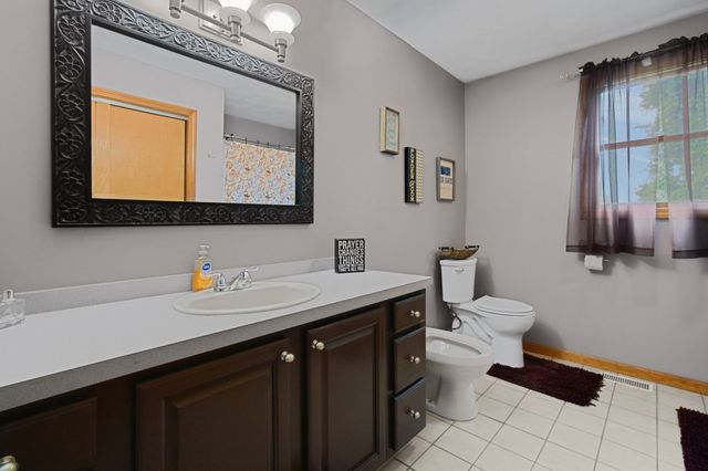 52 Family Dr, Fall River, MA 02721
