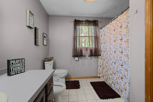 52 Family Dr, Fall River, MA 02721