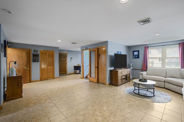 52 Family Dr, Fall River, MA 02721