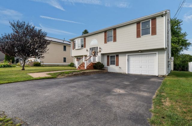 52 Family Dr, Fall River, MA 02721
