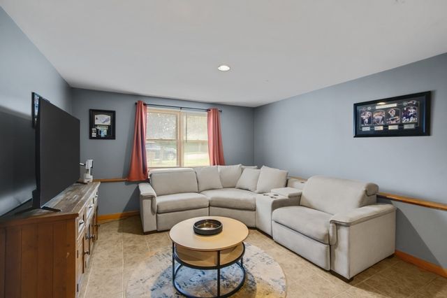 52 Family Dr, Fall River, MA 02721