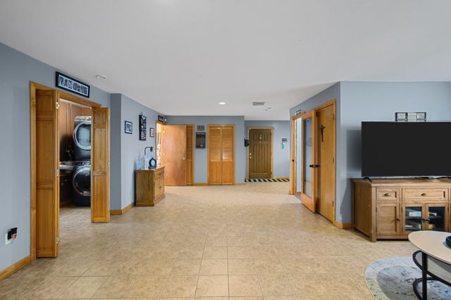 52 Family Dr, Fall River, MA 02721