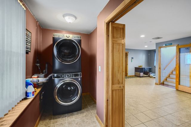 52 Family Dr, Fall River, MA 02721