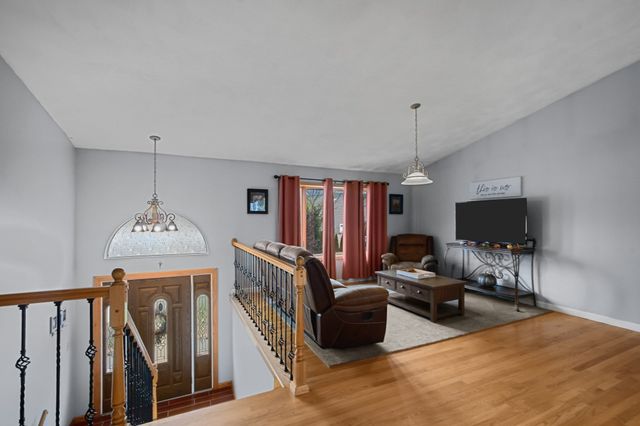52 Family Dr, Fall River, MA 02721