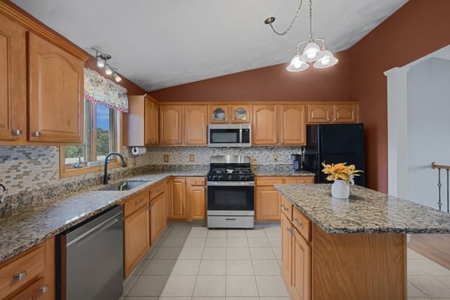 52 Family Dr, Fall River, MA 02721