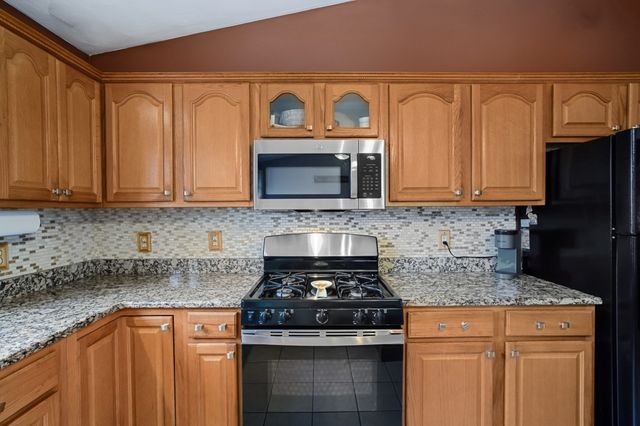 52 Family Dr, Fall River, MA 02721