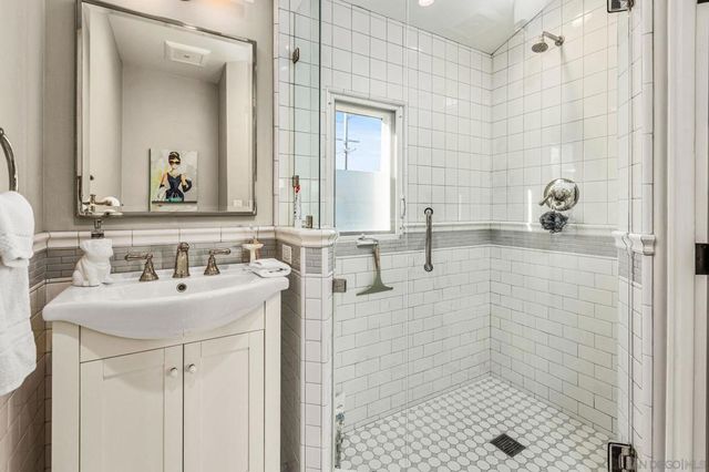 3647 Hyacinth Dr, San Diego, CA 92106