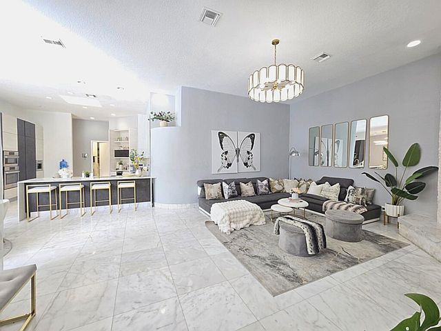 1811 Eagle Trace Boulevard W, Coral Springs, FL 33071