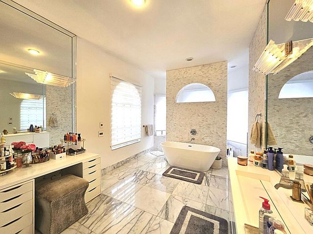 1811 Eagle Trace Boulevard W, Coral Springs, FL 33071