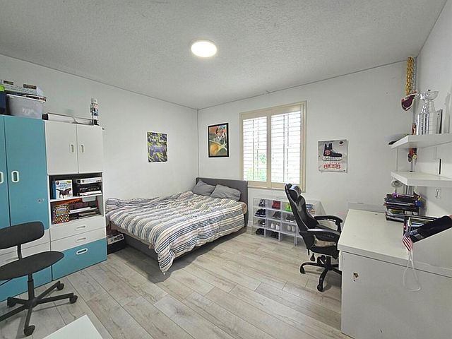 1811 Eagle Trace Boulevard W, Coral Springs, FL 33071