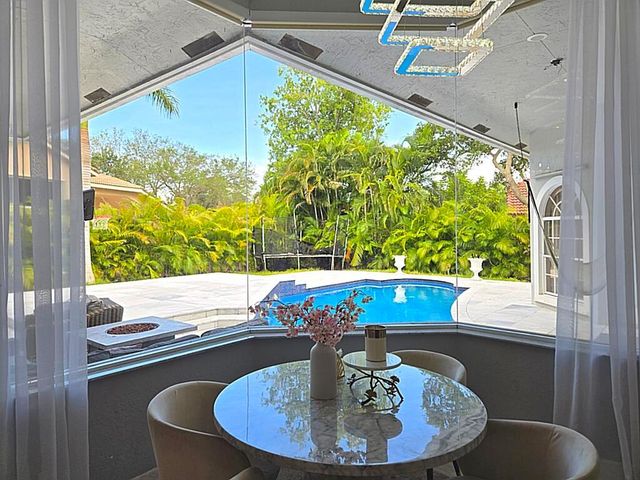 1811 Eagle Trace Boulevard W, Coral Springs, FL 33071