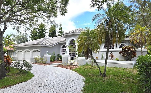 1811 Eagle Trace Boulevard W, Coral Springs, FL 33071