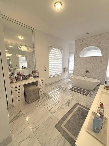 1811 Eagle Trace Boulevard W, Coral Springs, FL 33071