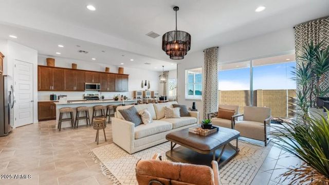 15024 W DESERT HOLLOW Drive, Surprise, AZ 85387