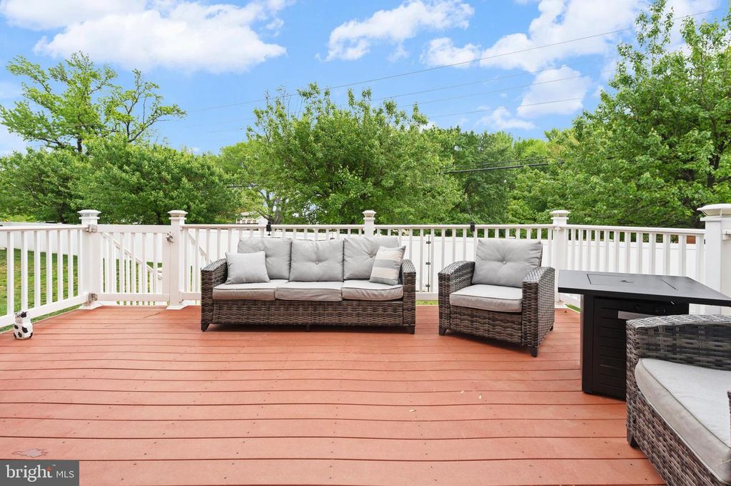 Image 16 of property listing at 609 FROGS LEAP CT, Glen Burnie, MD 21060