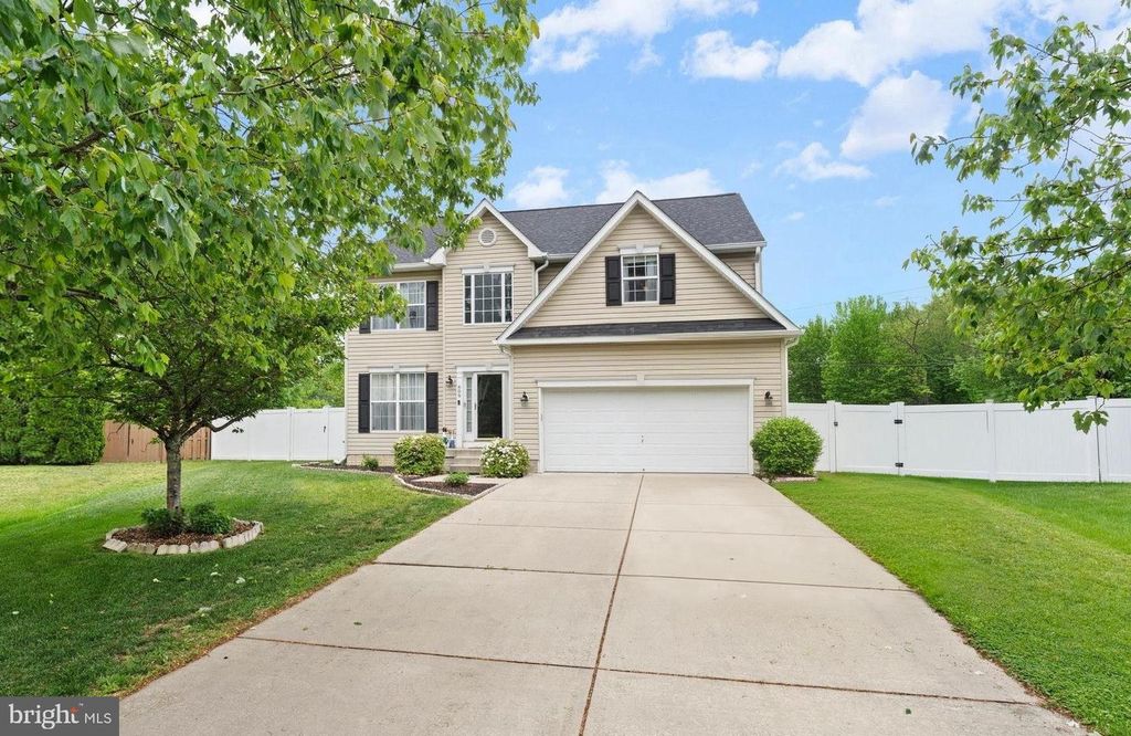 Image 5 of property listing at 609 FROGS LEAP CT, Glen Burnie, MD 21060